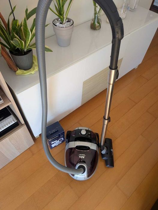 Aspirador AEG-Electrolux Maximus 2000W + Kit de Sacos e Filtro (Funcional)