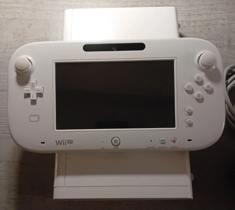 Nintendo Wii U Branca 8GB + jogo Nintendo Land