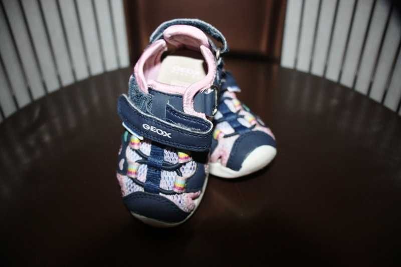 Sandálias azuis e cor de rosa da GEOX tamanho 20