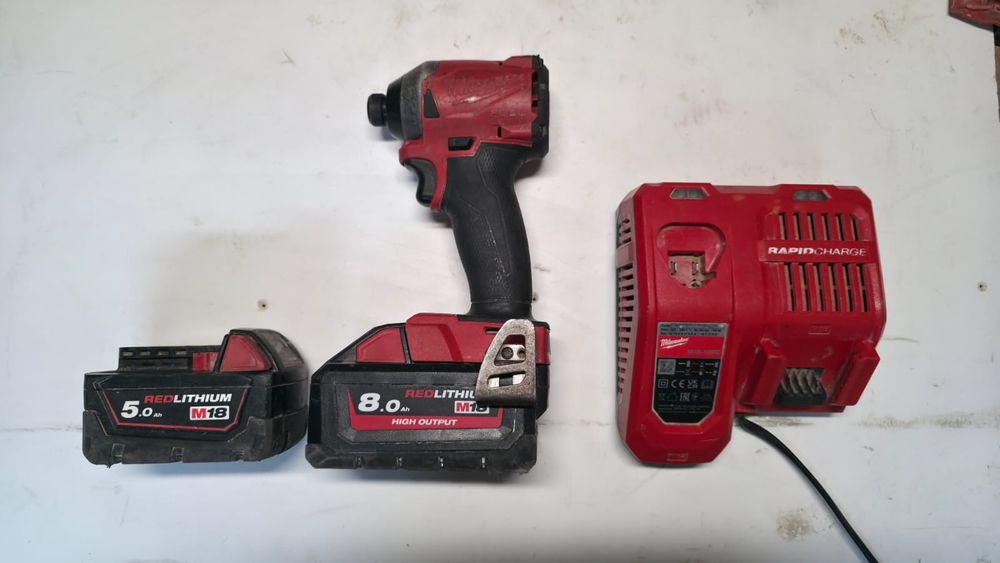 Zakrętarka udarowa Milwaukee + walizka +  bateria x2 + ładowarka