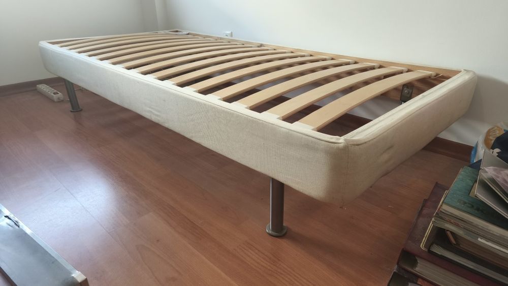 Doação - base de colchão com estrado+ colchão