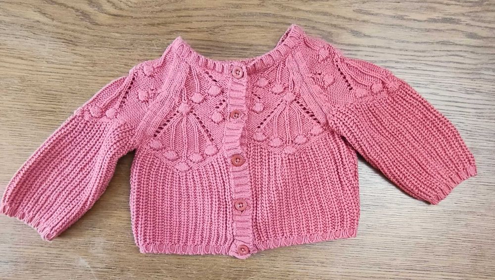 DZIEWCZYNKA -sliczny sweterek w kolorze ceglastym - rozm 62/68cm