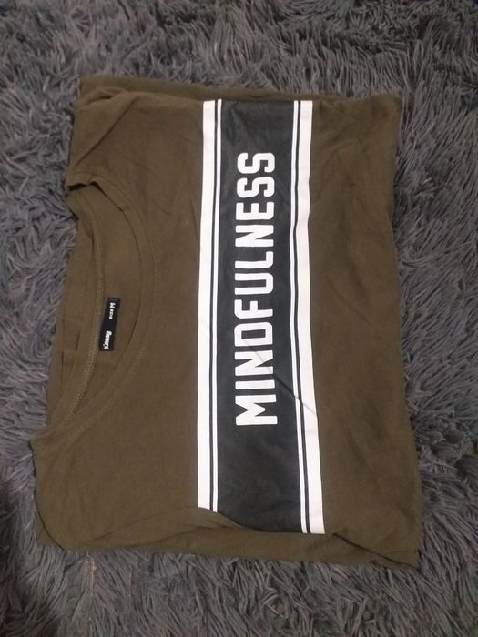 Zielona  bluzka z napisem