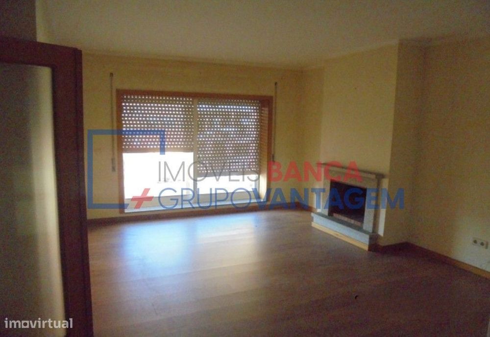 Apartamento T2 com varanda em Canelas, V.N.Gaia