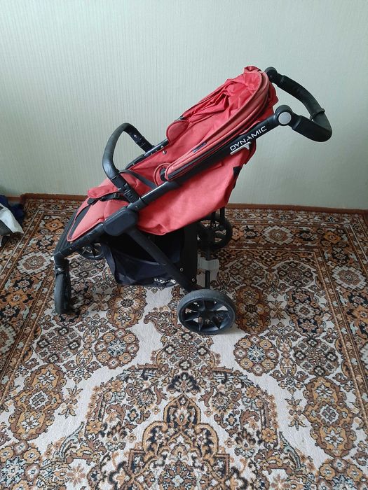 прогулочная дитяча коляска