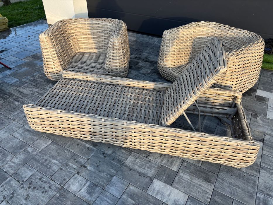 Fotele ogrodowy z technoratanu 2 sztuki i leżak komplet powystawowy.