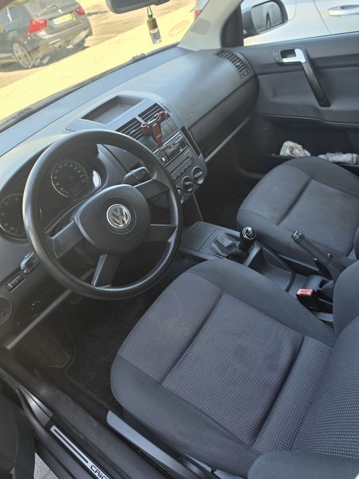 Volkswagen Polo Cinzento | Bem Conservado | Ideal para Uso Diário