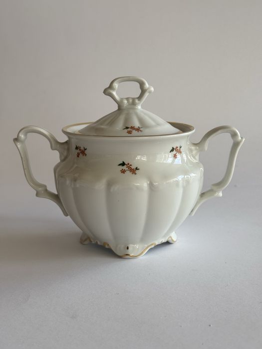 Wałbrzych serwis porcelanowy 6-osobowy Porcelana PRL kwiatki