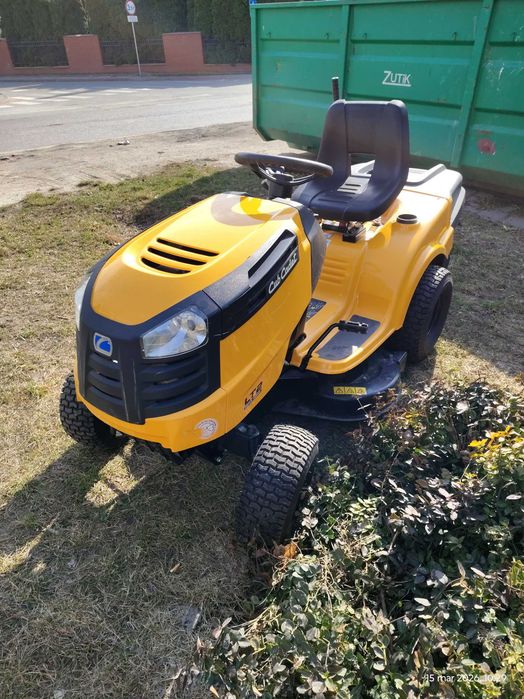 Kosiarka - Traktor ogrodowy Cub Cadet LT2 NR92 z koszem i przyczepką