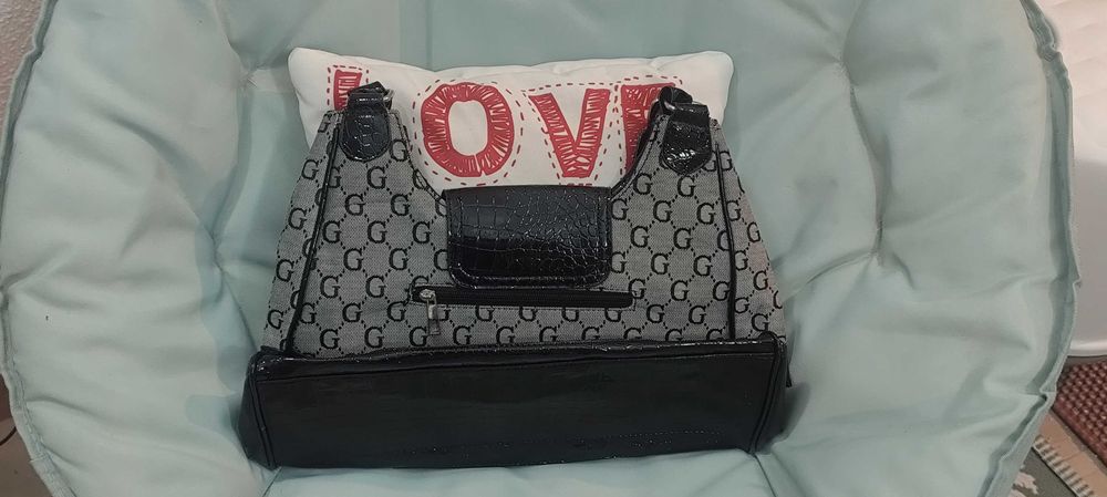 Mala de senhora Gucci
