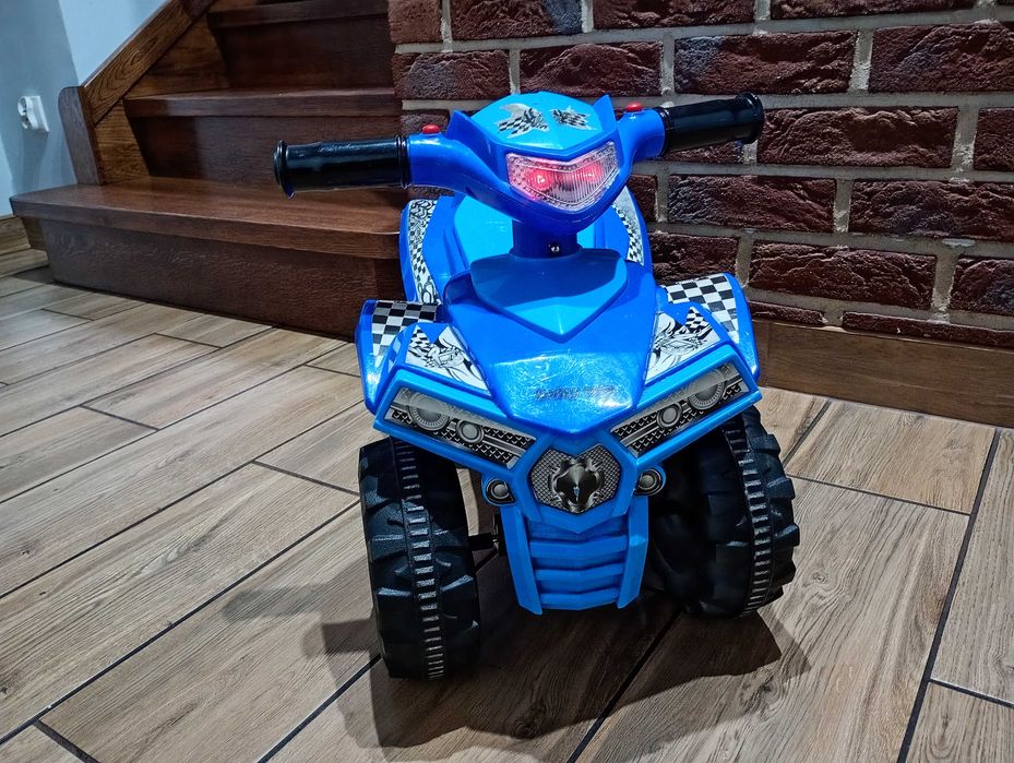 Jeździk samochód pojazd odpychacz z melodiami