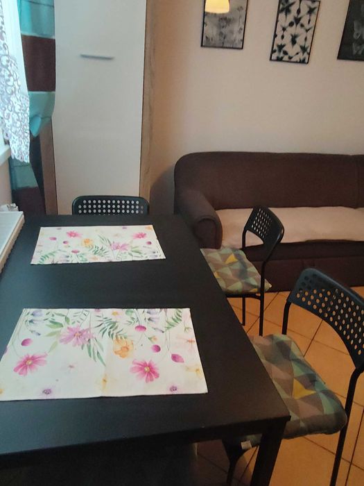 Domek nad jeziorem w Spychowie na Mazurach.