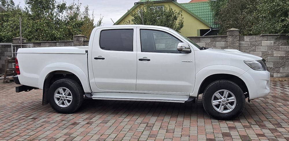 Продам Toyota Hilux 2013