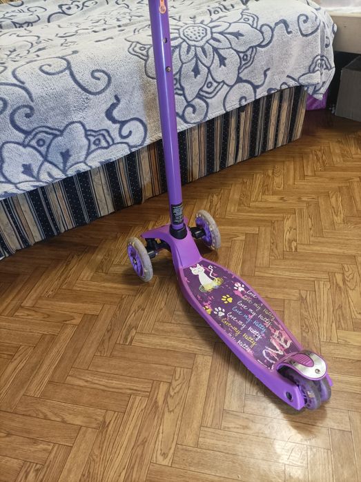 Самокат дитячий для дівчинки