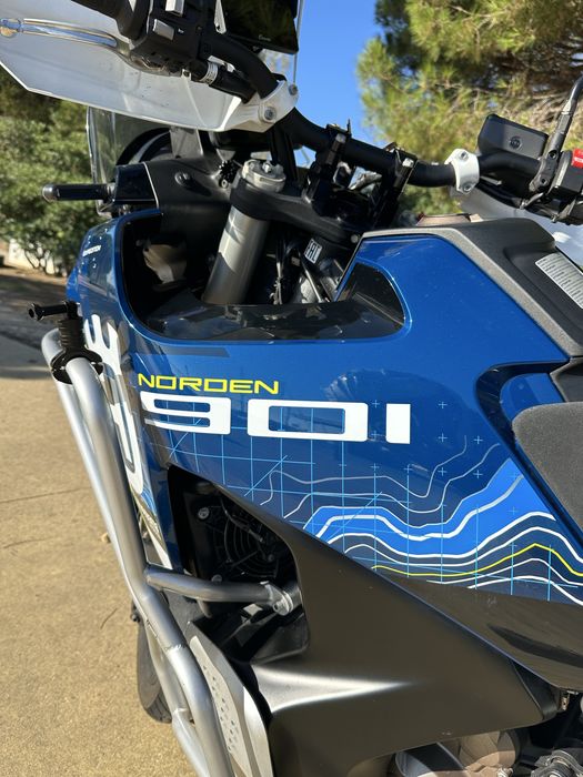 Husqvarna norden 901 Expedition