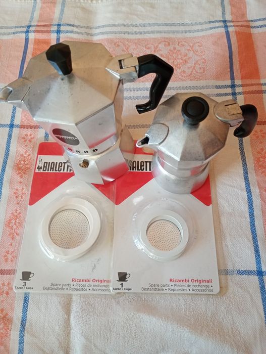 Італійська гейзерна кавоварка Bialetti.