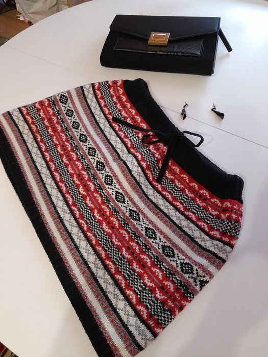 Zimowa mini spódnica ciepła czarna czerwona rozm  M