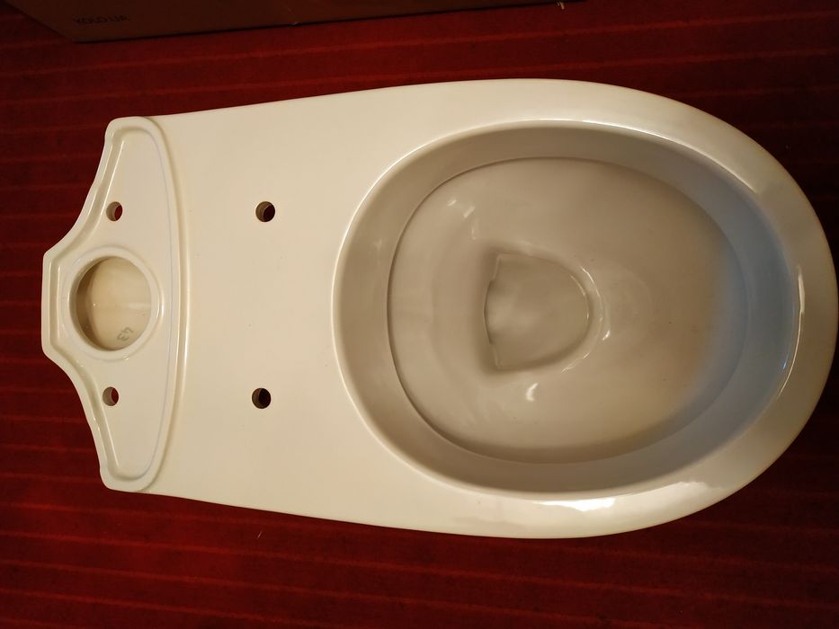 Продам унитаз Kolo без бачка , новый