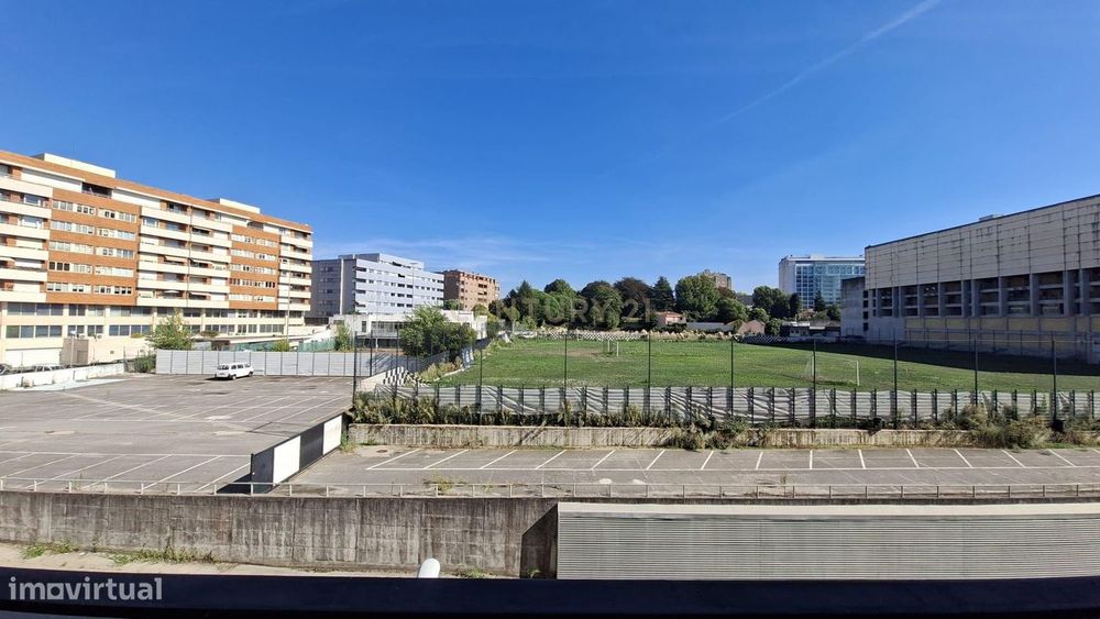 T0 com 83 m², varanda e estacionamento | Bessa – Porto
