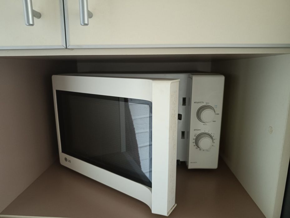 Мікрохвильова піч LG MS 2027C