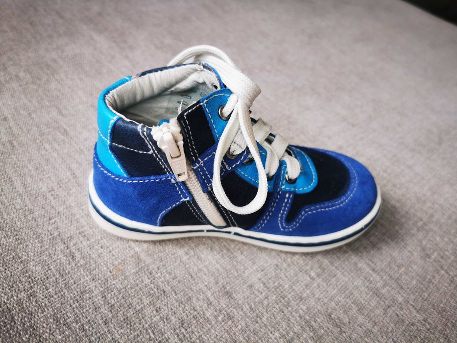 Nowe skórzane buty Woelffies 25