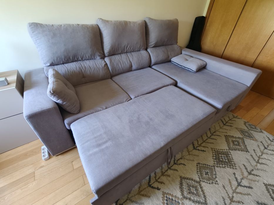 Vendo Sofá-cama com chaise com 2,5m comprimento e 1,45m de largura