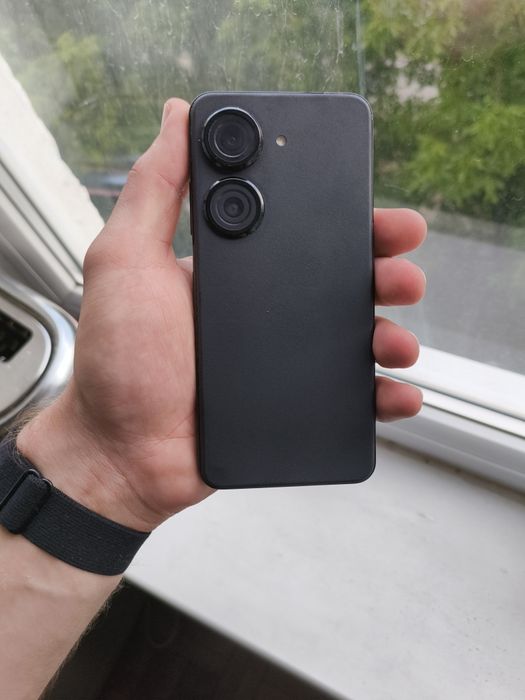 ASUS Zenfone8 ASUS_1006D ブラック ジャンク zenfone 8 - купити телефони та аксесуари - Ціна на OLX.ua