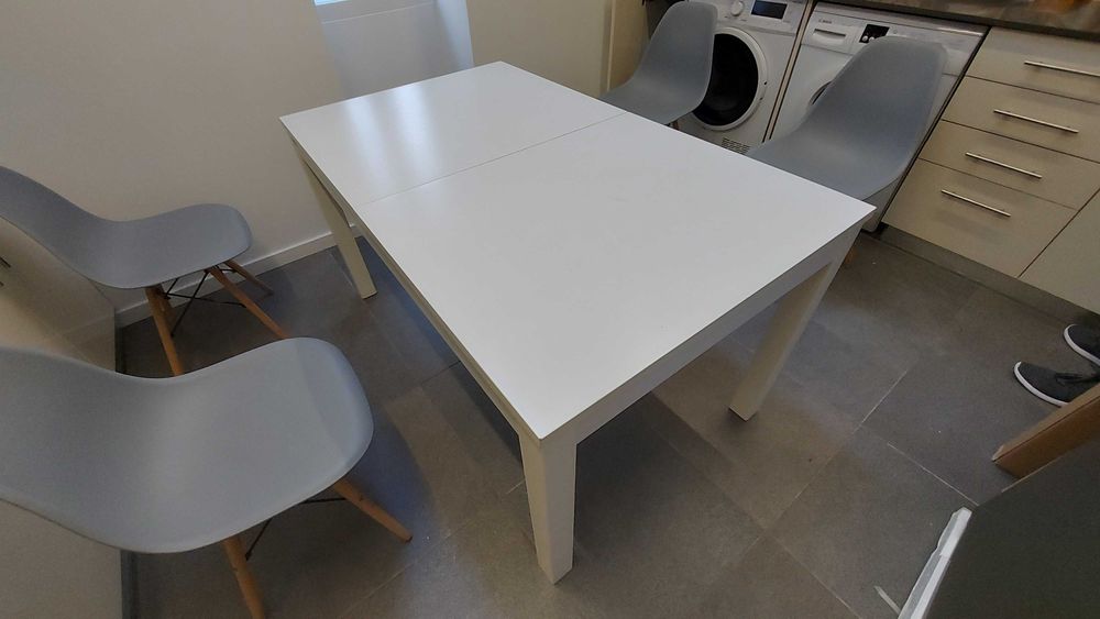 Vendo mesa de jantar extensível IKEA BJURSTA, 8 pessoas, bom estado