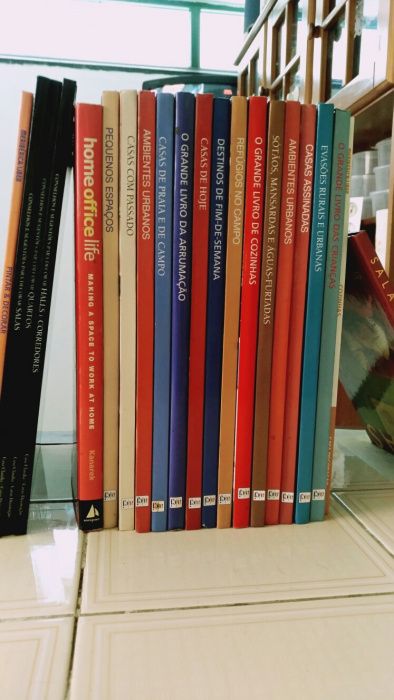 Varias Enciclopédias , saúde, decoração, história Universal e banda