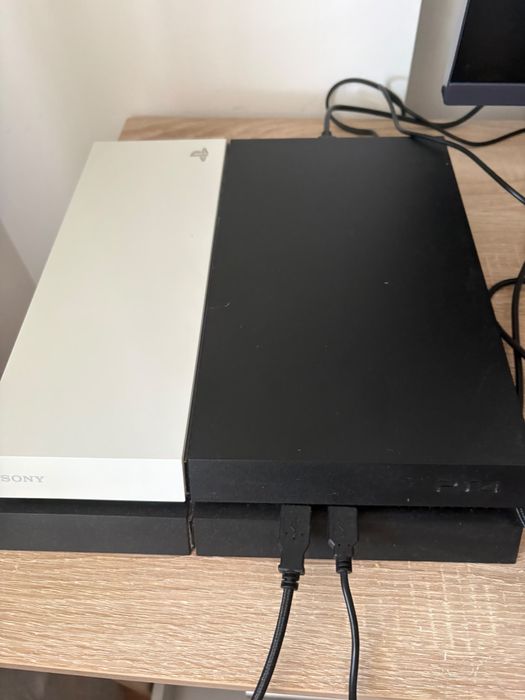 Playstation 4 nova com 2 comandos
