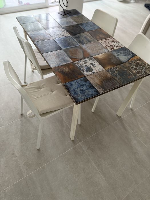 Mesa de jantar e 2 cadeiras