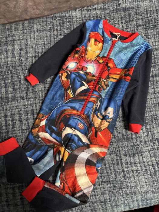 Комплект(флісовий чоловічок marvel,піжама людина-павук) на 5-6 років