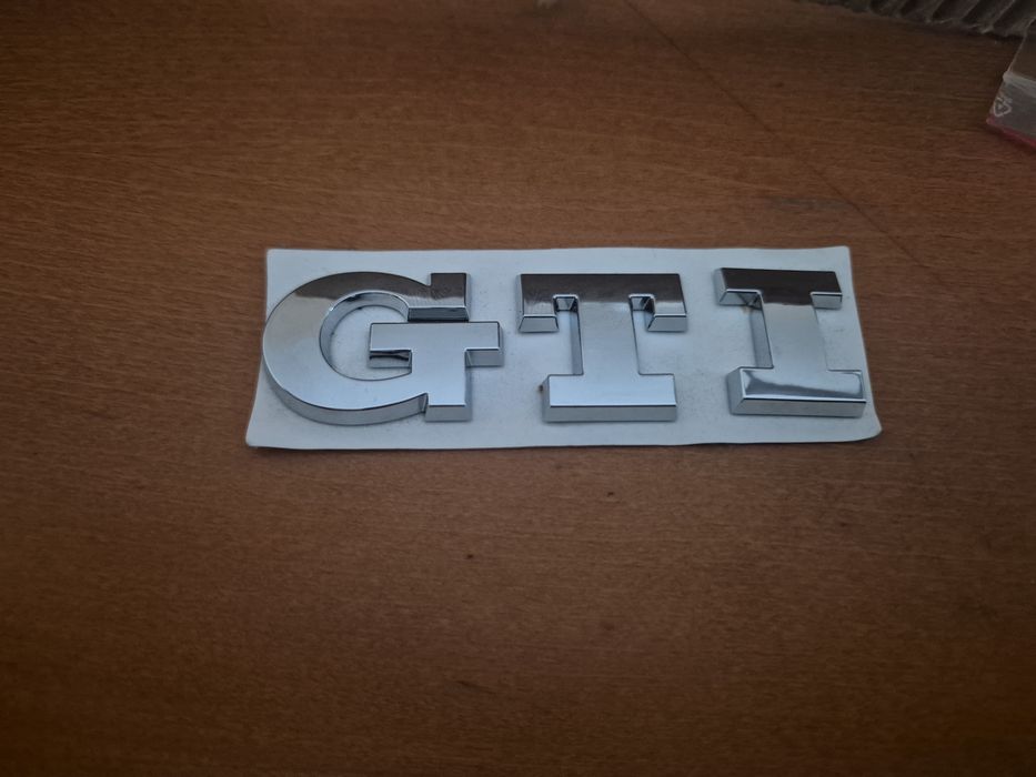 nowy napis GTI  do VW na tylna klape  + szablon montażowy