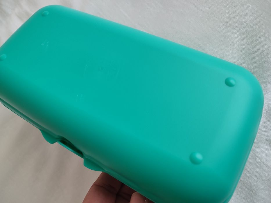 Ostra Minions Tupperware nova