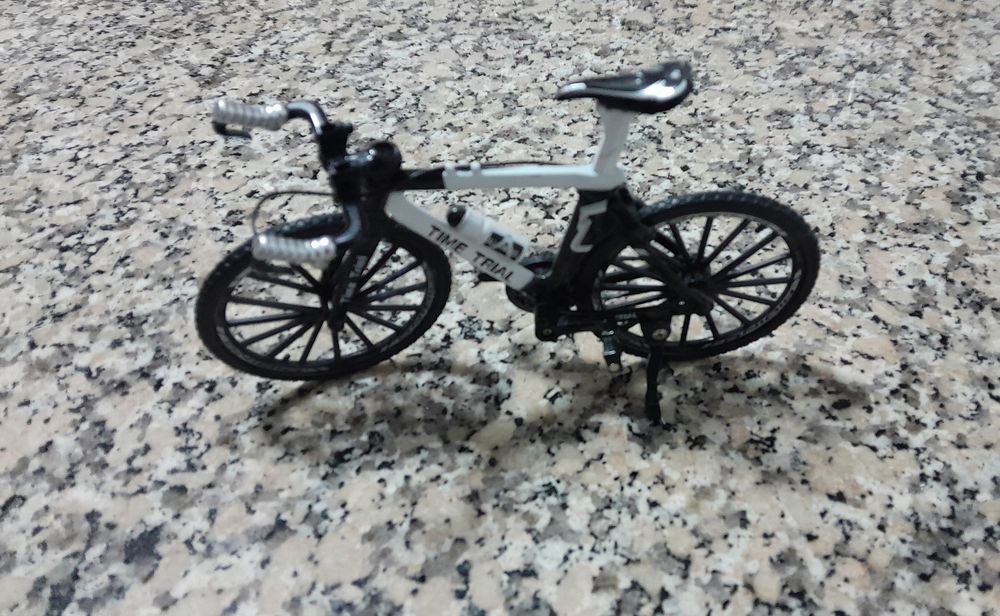 Bikes  em miniatura escala 1/10 em metal