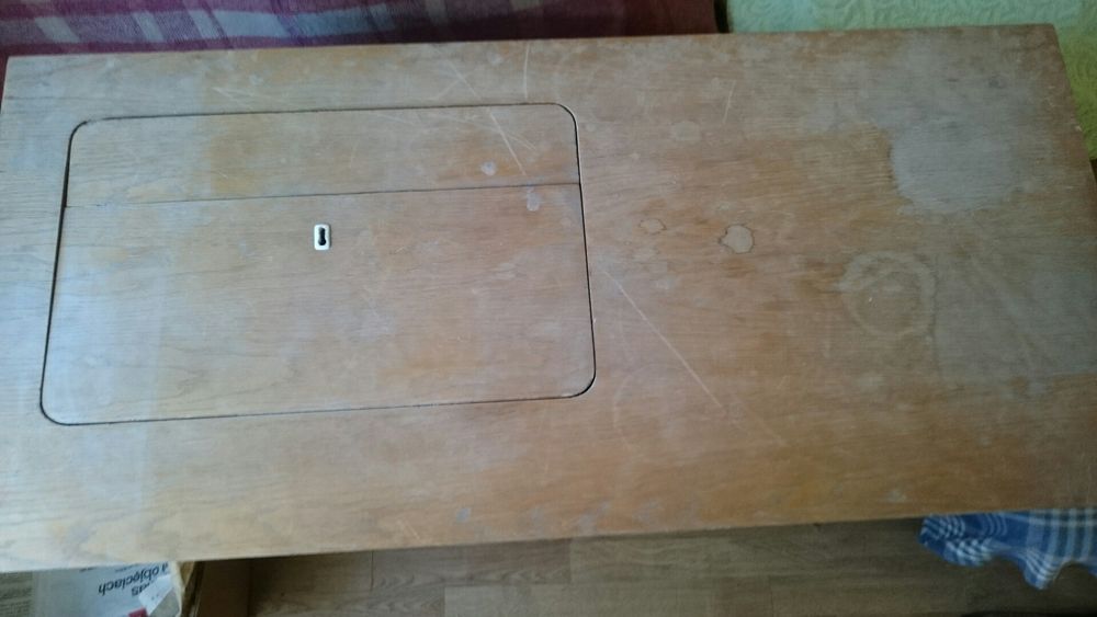 Maszyna do szycia Łucznik 444 z oryginalnym biurkiem