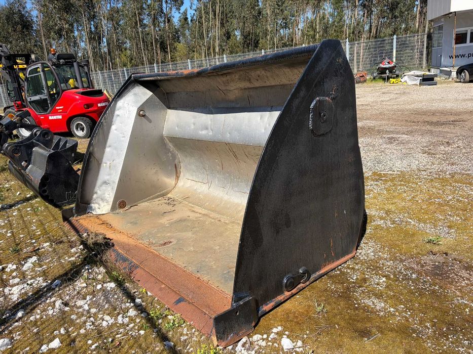 Balde de Descarga Elevada (High Tip) Engate Volvo 2.80m