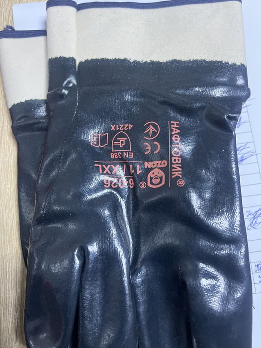 Рукавиці робочі нові у використанні не були масло бензо стійкі.