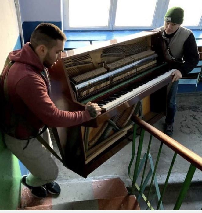 Грузоперевозки мебели и Грузчики. Вынос и занос людей на этаж