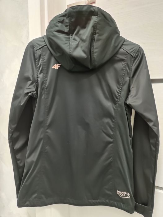 Softshell damski z firmy 4F.