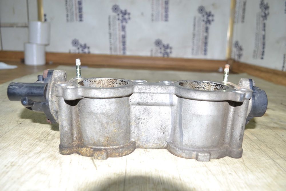 Б/у Впускний колектор з дросельною заслонкою Subaru Impreza WRX 2.0 Бензин Turbo EJ205 14011AA535