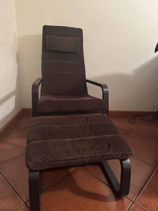 Cadeira de descanso com apoio para os pés