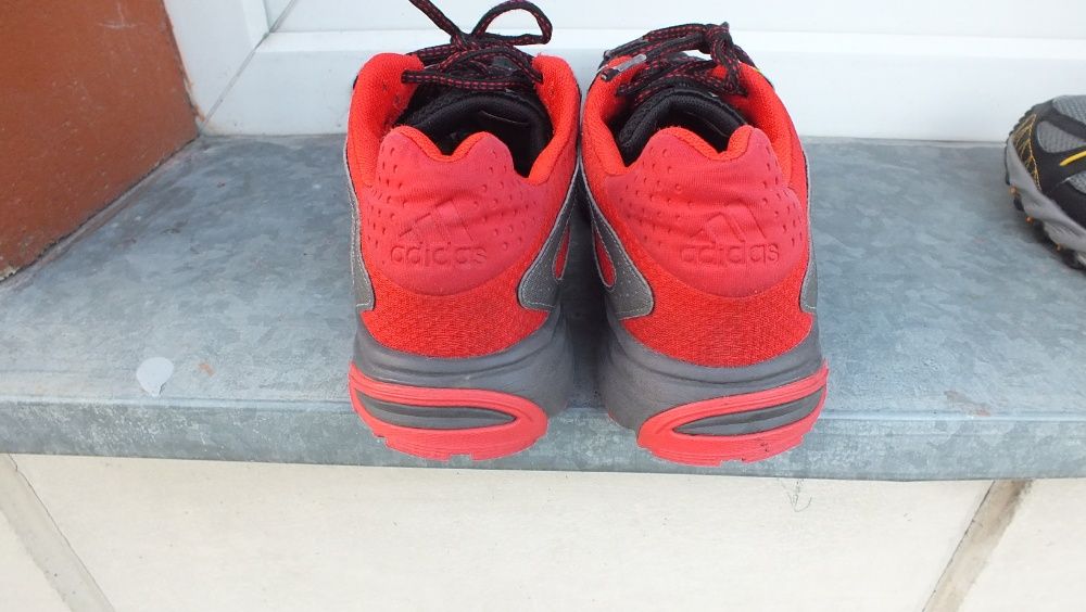 Super buty sportowe marki Adidas roz 44 2/3