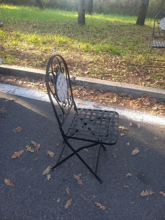 Cadeiras de jardim é uma antiguidade