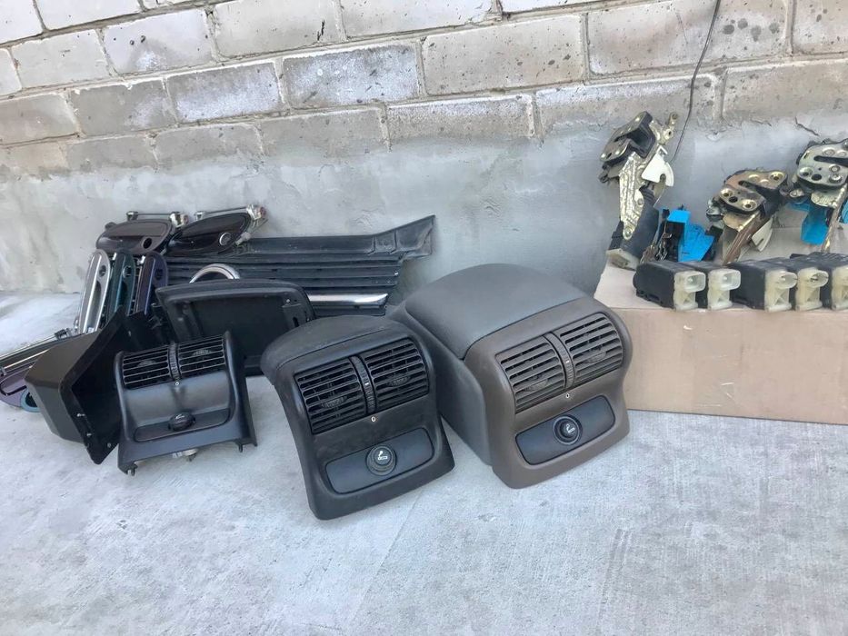 Дефлекторы. Замок дверной. Крышка подлокотника.Opel Omega B.