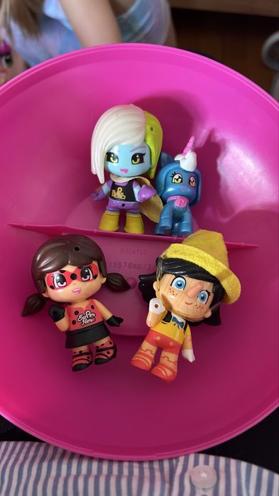 Pinypon - caixa com bonecos e acessorios