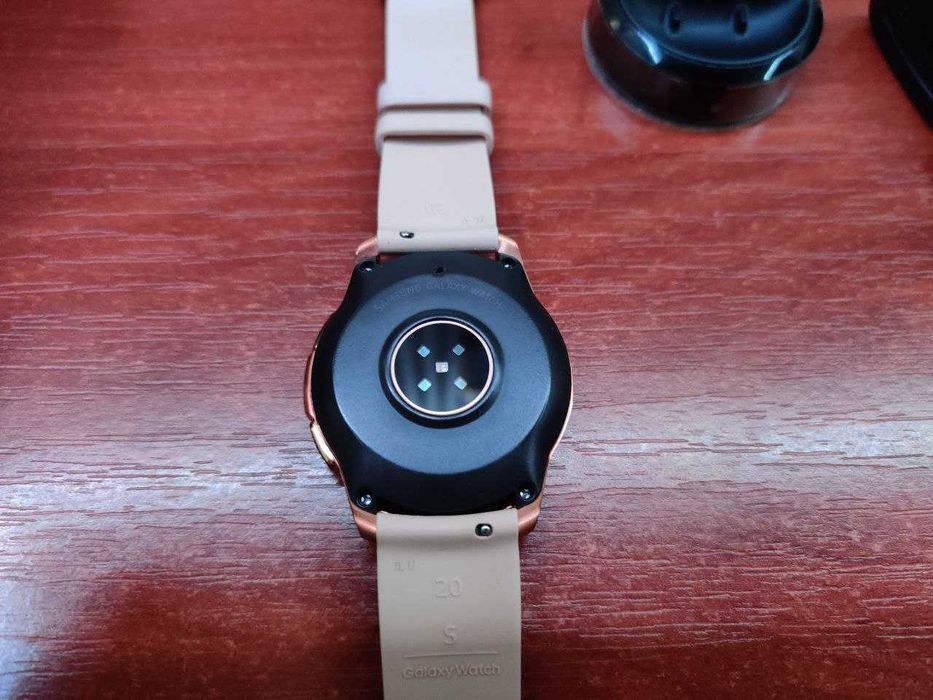 Смарт-годинник Samsung Galaxy Watch 42mm rose gold
