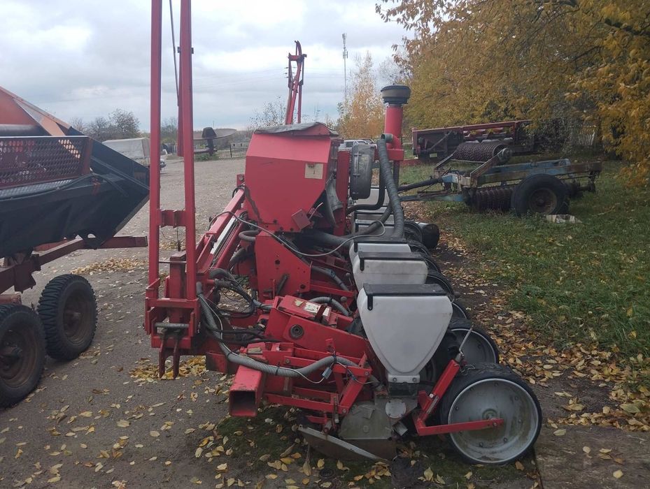 Сівалка пропашна BECKER KP 8, навісна, пневматична, анкерна, 2010 р.в.