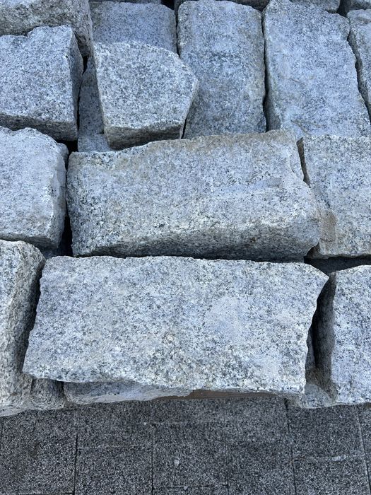 Kamien murowy granitowy  lupany murki  ogrodzenia palisady