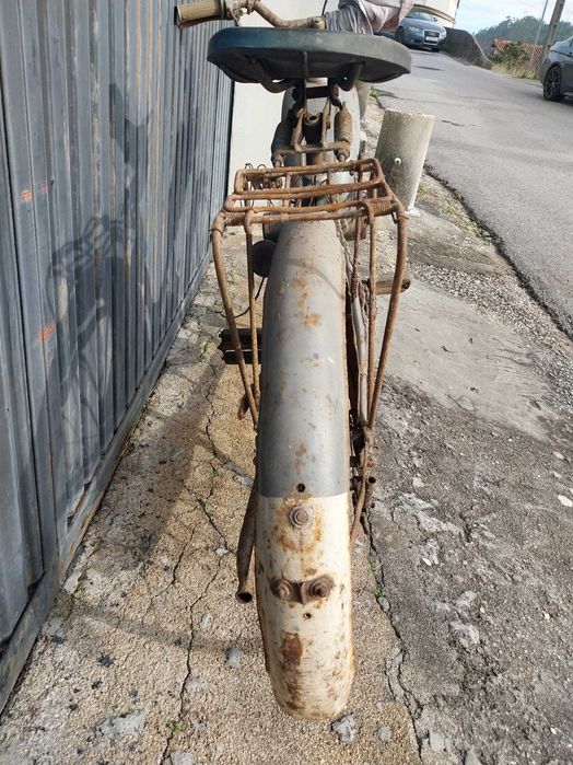 MOTA COM PEDAIS Antiguidades